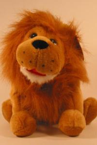 sam-the-lion-puppet